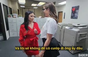 Biết em nhân viên đã có tình nhân, quản lý chuốc say để nhét cây gậy to vào