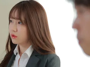 Lieyan đã hẹn gặp một cô gái mặc đồ trắng, quan hệ bằng miệng, liếm láp, 69 tuổi, sờ vào lồn, cưỡi và quan hệ mạnh bạo...