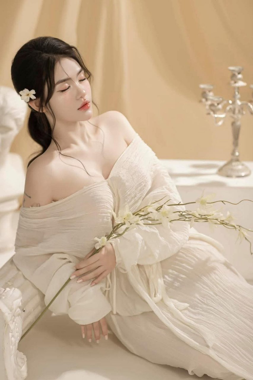 Cậu học sinh trúng số và cô nàng cạnh nhà ở căn hộ đối diện